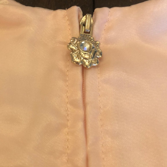 Beautiful Dress - Picture 6 of 10